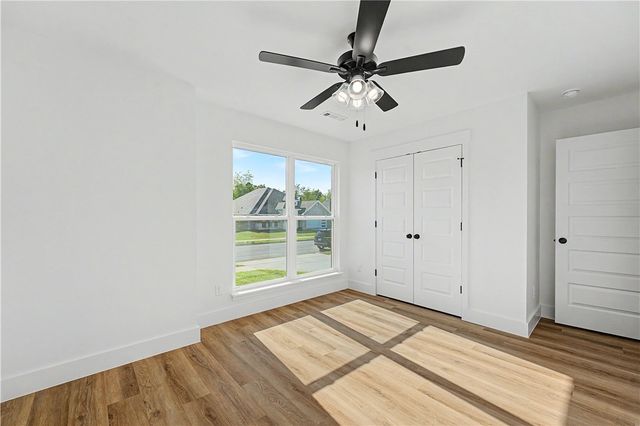 221 Kristen Lane, Centerton, AR 72719