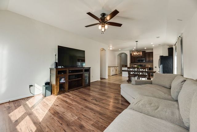 517 Goldstone Lane, Fort Worth, TX 76131