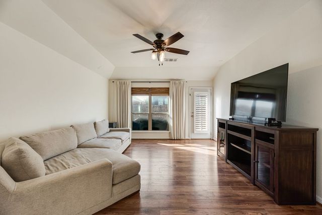 517 Goldstone Lane, Fort Worth, TX 76131