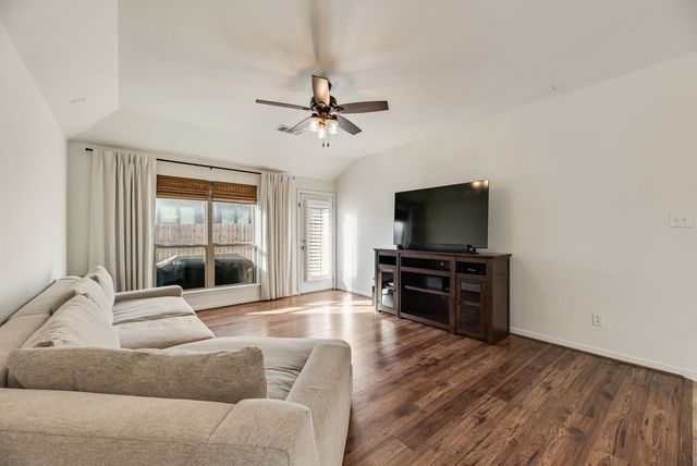 517 Goldstone Lane, Fort Worth, TX 76131