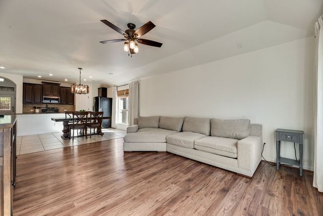 517 Goldstone Lane, Fort Worth, TX 76131