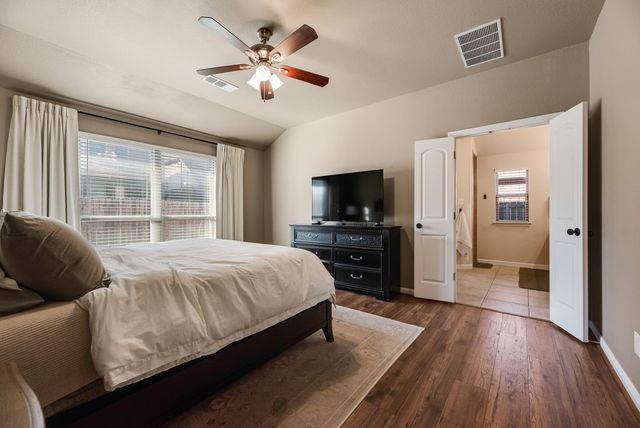 517 Goldstone Lane, Fort Worth, TX 76131