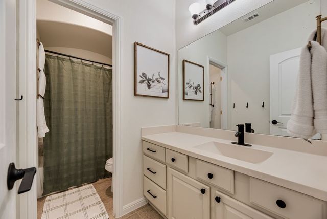 517 Goldstone Lane, Fort Worth, TX 76131