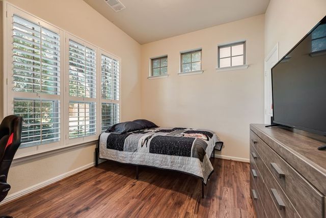 517 Goldstone Lane, Fort Worth, TX 76131