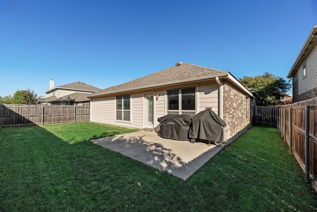 517 Goldstone Lane, Fort Worth, TX 76131