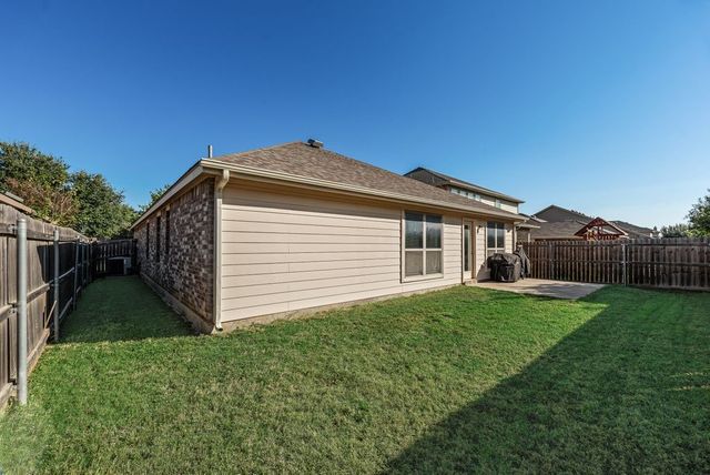 517 Goldstone Lane, Fort Worth, TX 76131