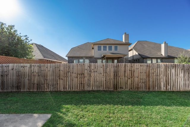 517 Goldstone Lane, Fort Worth, TX 76131