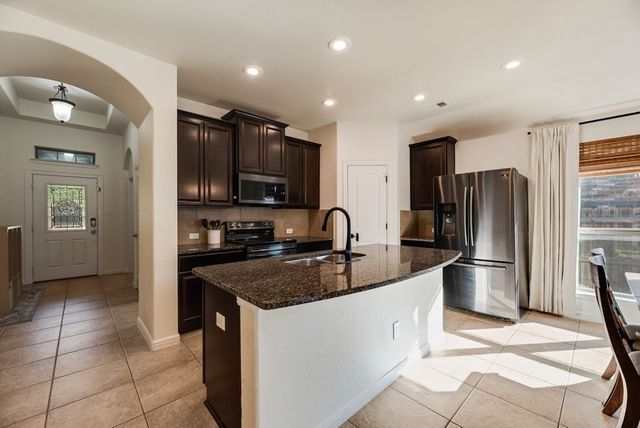 517 Goldstone Lane, Fort Worth, TX 76131