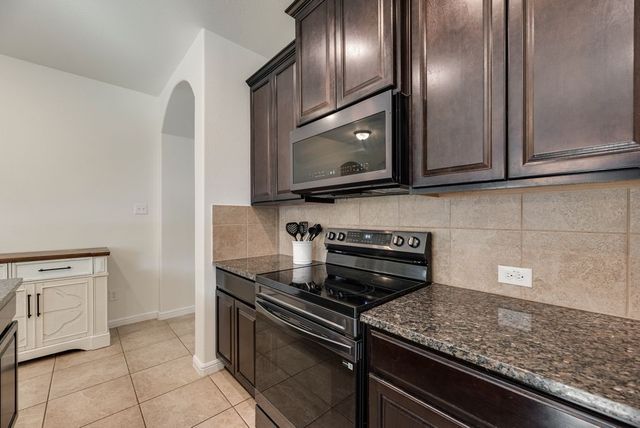 517 Goldstone Lane, Fort Worth, TX 76131