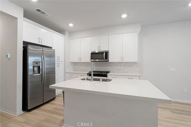 236 lockhart Way, West Covina, CA 91790