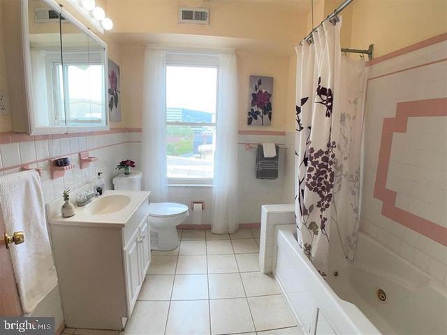 75 HARRY ST, Conshohocken, PA 19428