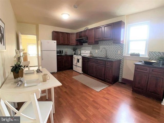 75 HARRY ST, Conshohocken, PA 19428