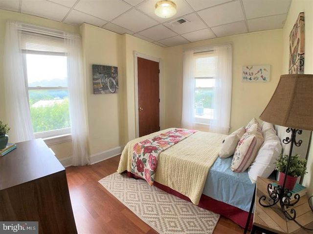 75 HARRY ST, Conshohocken, PA 19428