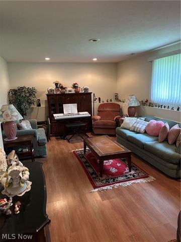 25235 Suwanee Avenue, Oakwood, OH 44146
