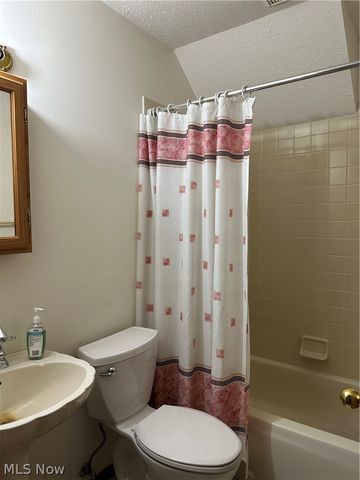 25235 Suwanee Avenue, Oakwood, OH 44146