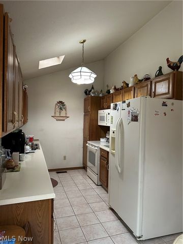 25235 Suwanee Avenue, Oakwood, OH 44146