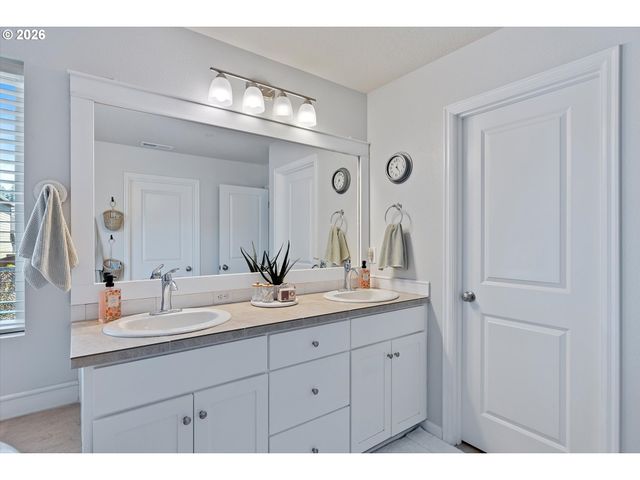 12386 Se YOSEMITE St, Damascus, OR 97089