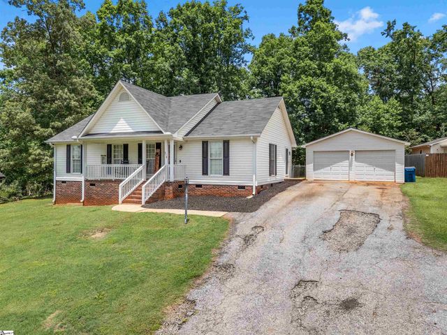 315 Double Bridge Road, Boiling Springs, SC 29316
