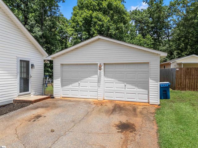 315 Double Bridge Road, Boiling Springs, SC 29316