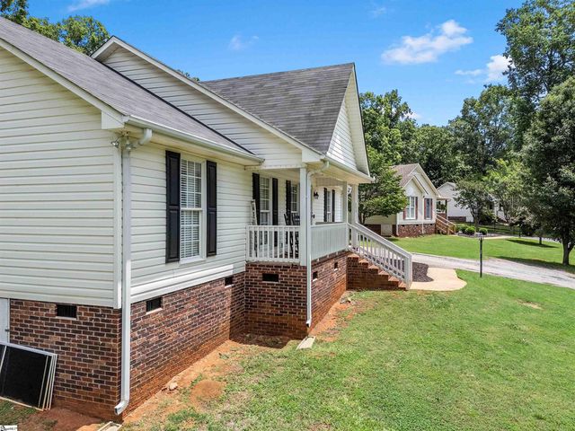 315 Double Bridge Road, Boiling Springs, SC 29316