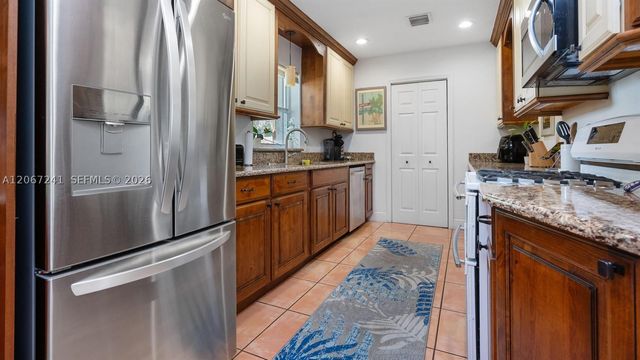2549 NE 27th Ave, Fort Lauderdale, FL 33305