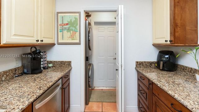 2549 NE 27th Ave, Fort Lauderdale, FL 33305