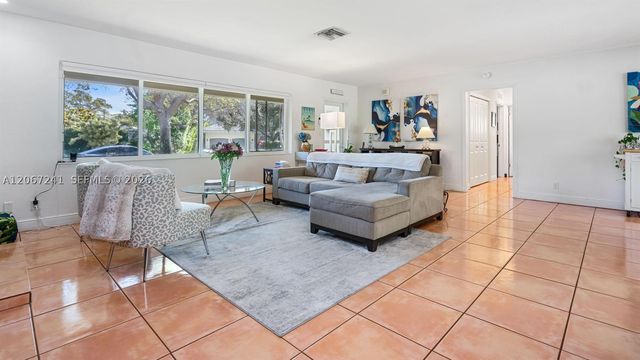2549 NE 27th Ave, Fort Lauderdale, FL 33305
