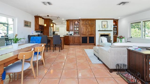2549 NE 27th Ave, Fort Lauderdale, FL 33305