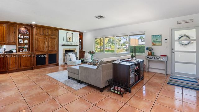 2549 NE 27th Ave, Fort Lauderdale, FL 33305