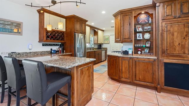 2549 NE 27th Ave, Fort Lauderdale, FL 33305