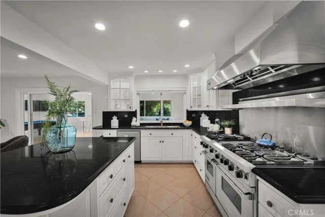 6 N Peregrine Circle, Oak Park, CA 91377