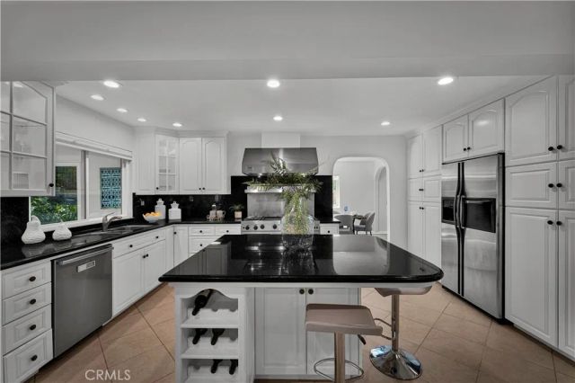 6 N Peregrine Circle, Oak Park, CA 91377