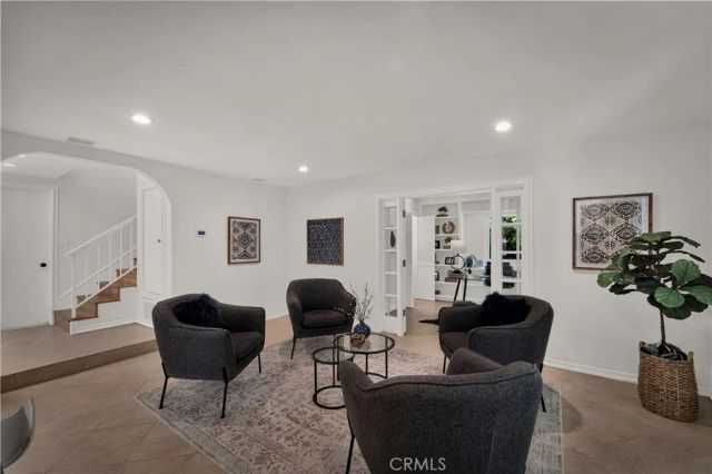 6 N Peregrine Circle, Oak Park, CA 91377