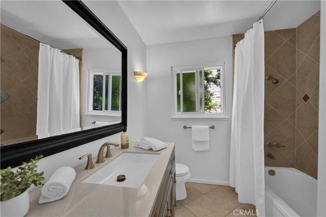 6 N Peregrine Circle, Oak Park, CA 91377