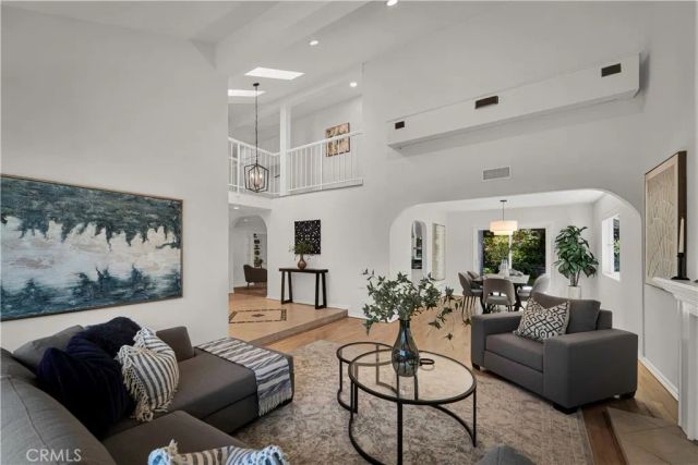 6 N Peregrine Circle, Oak Park, CA 91377