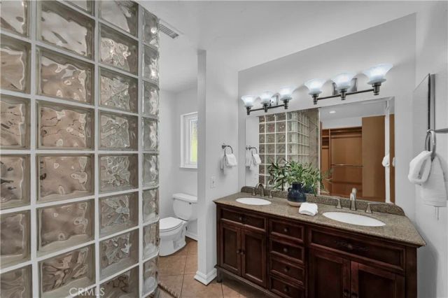 6 N Peregrine Circle, Oak Park, CA 91377