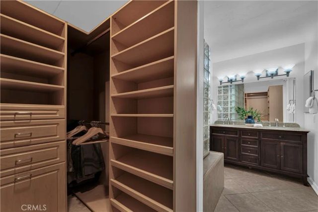6 N Peregrine Circle, Oak Park, CA 91377