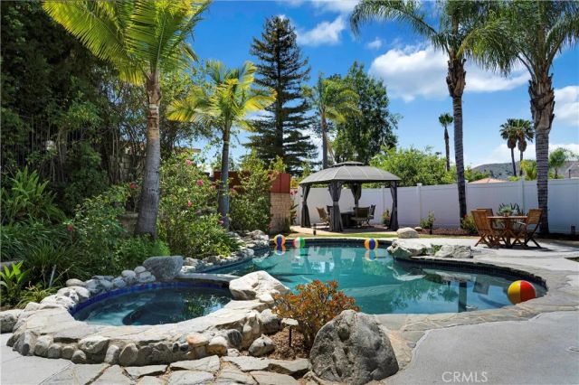 6 N Peregrine Circle, Oak Park, CA 91377