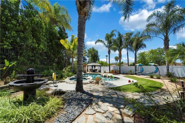 6 N Peregrine Circle, Oak Park, CA 91377