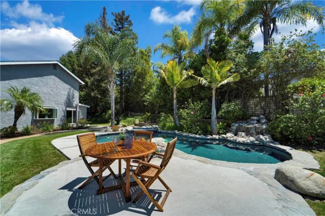 6 N Peregrine Circle, Oak Park, CA 91377