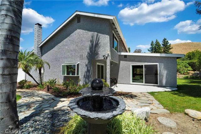 6 N Peregrine Circle, Oak Park, CA 91377