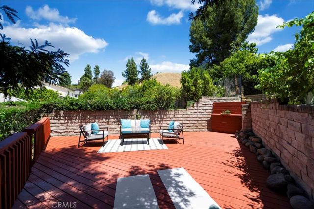 6 N Peregrine Circle, Oak Park, CA 91377