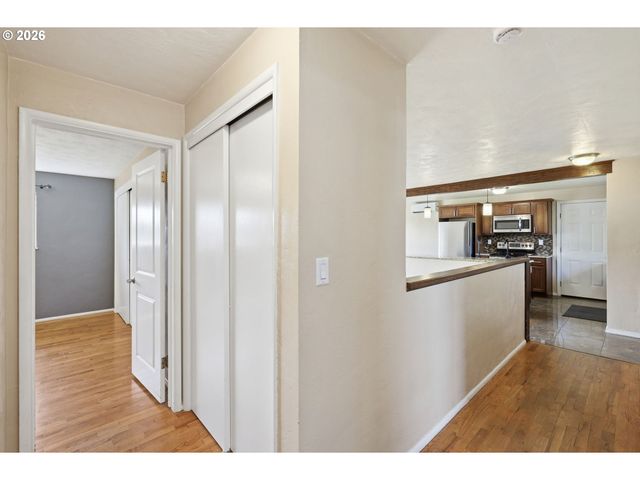 1789 LAWNRIDGE Ave, Springfield, OR 97477