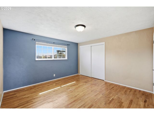 1789 LAWNRIDGE Ave, Springfield, OR 97477