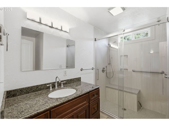 1789 LAWNRIDGE Ave, Springfield, OR 97477