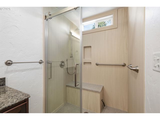 1789 LAWNRIDGE Ave, Springfield, OR 97477