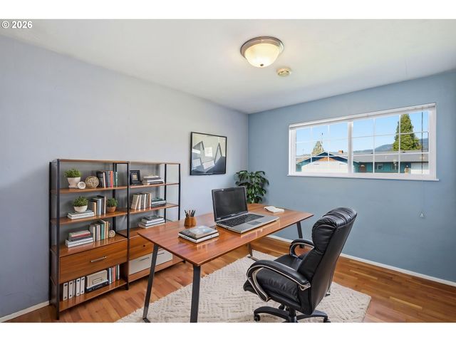 1789 LAWNRIDGE Ave, Springfield, OR 97477