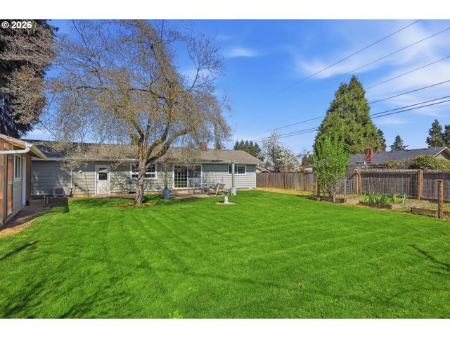 1789 LAWNRIDGE Ave, Springfield, OR 97477