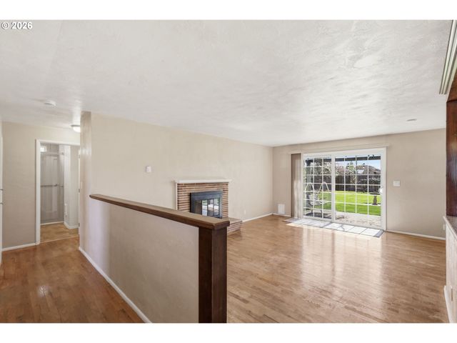 1789 LAWNRIDGE Ave, Springfield, OR 97477