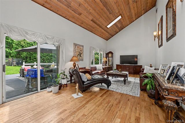 26 Mandy Lane, Mahopac, NY 10541